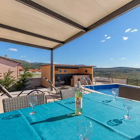 Holiday House With Pool In Roč