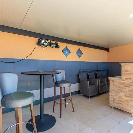 Holiday House With Pool In Roc