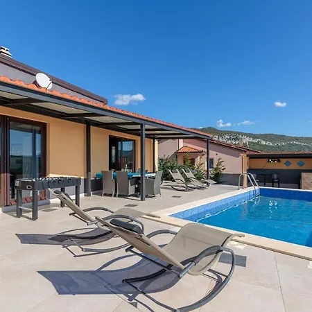 Holiday House With Pool In Roc