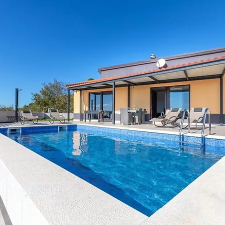 Holiday home Holiday House With Pool In Roc